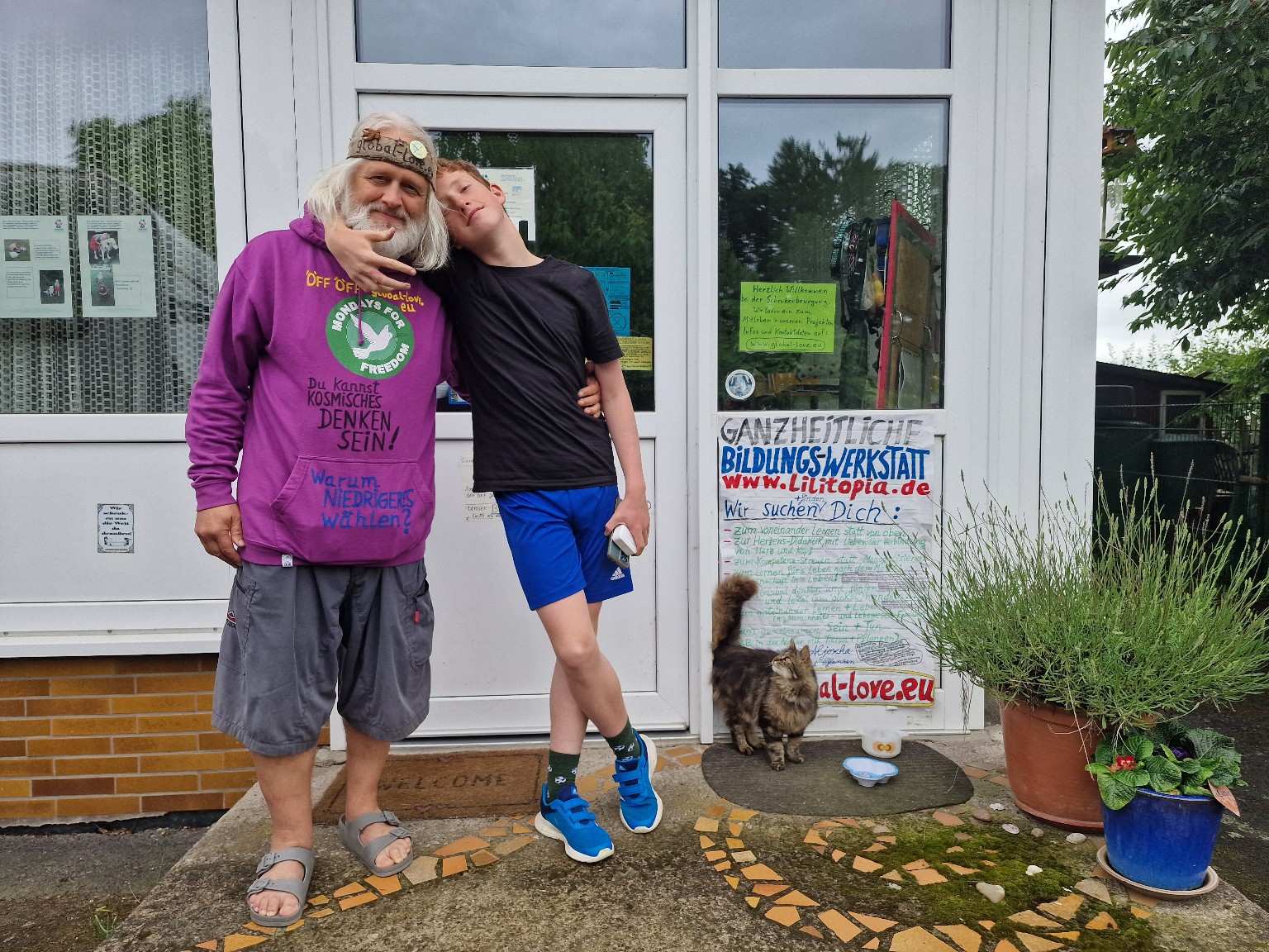 Öff4 mit lila Hoodie - Öff u Josch.jpg